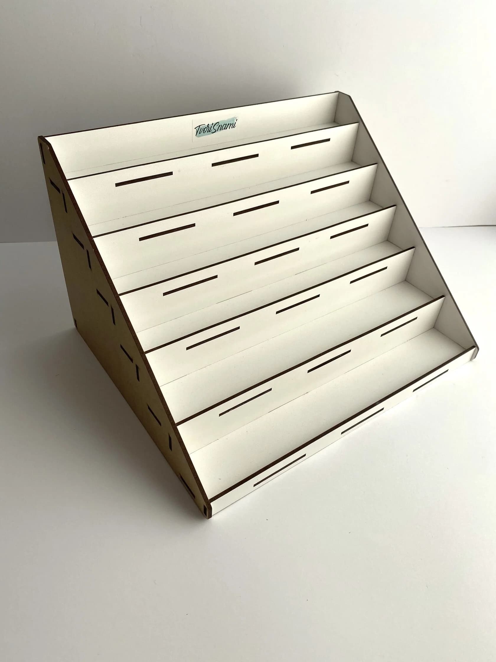 https://tvoryznamy.com/media/media/product/1758952394.2007449.image.webp