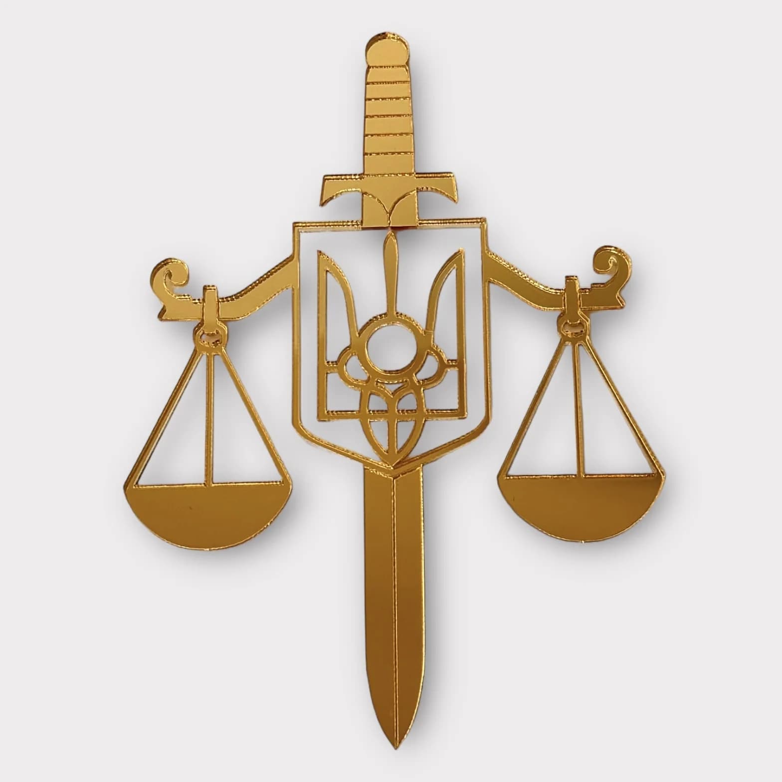 https://tvoryznamy.com/media/media/product/1759399118.1001325.image.webp