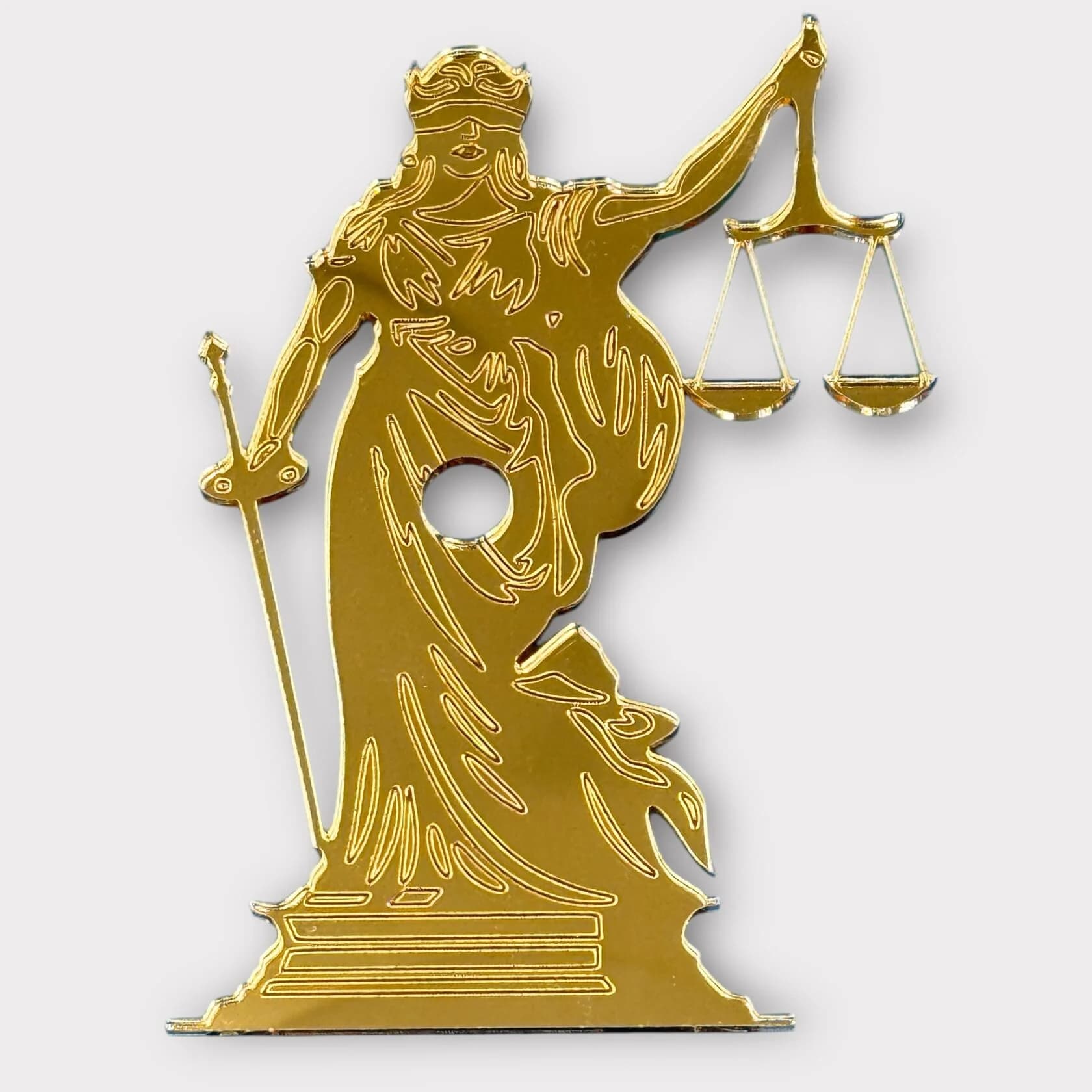 https://tvoryznamy.com/media/media/product/1759399211.900073.image.webp