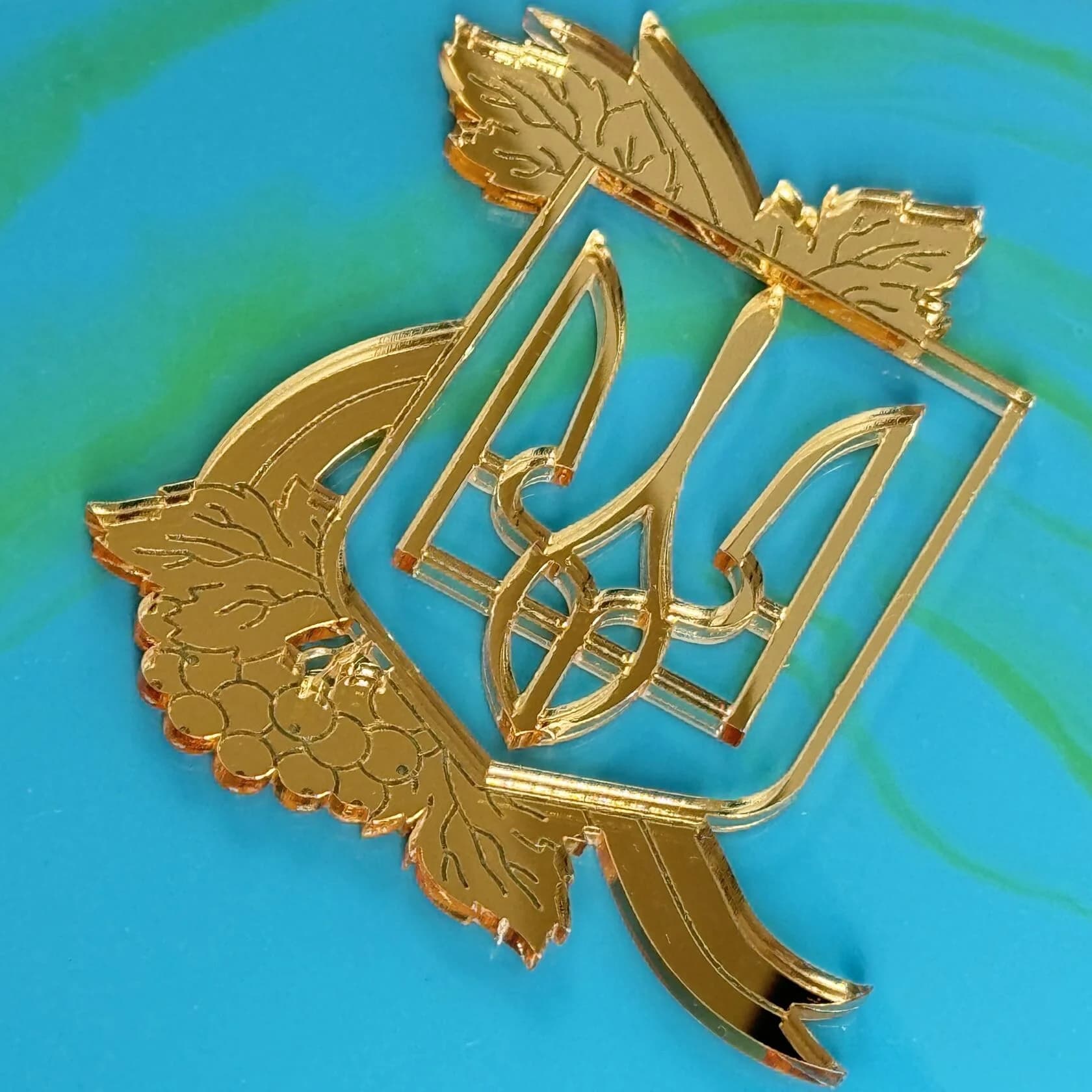https://tvoryznamy.com/media/media/product/1761728950.7992404.image.webp