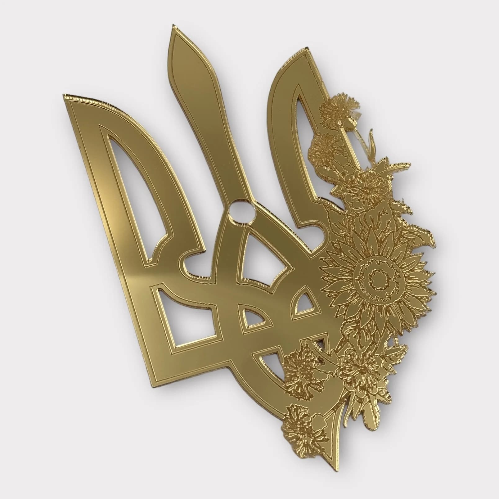 https://tvoryznamy.com/media/media/product/1763754951.4699185.image.webp