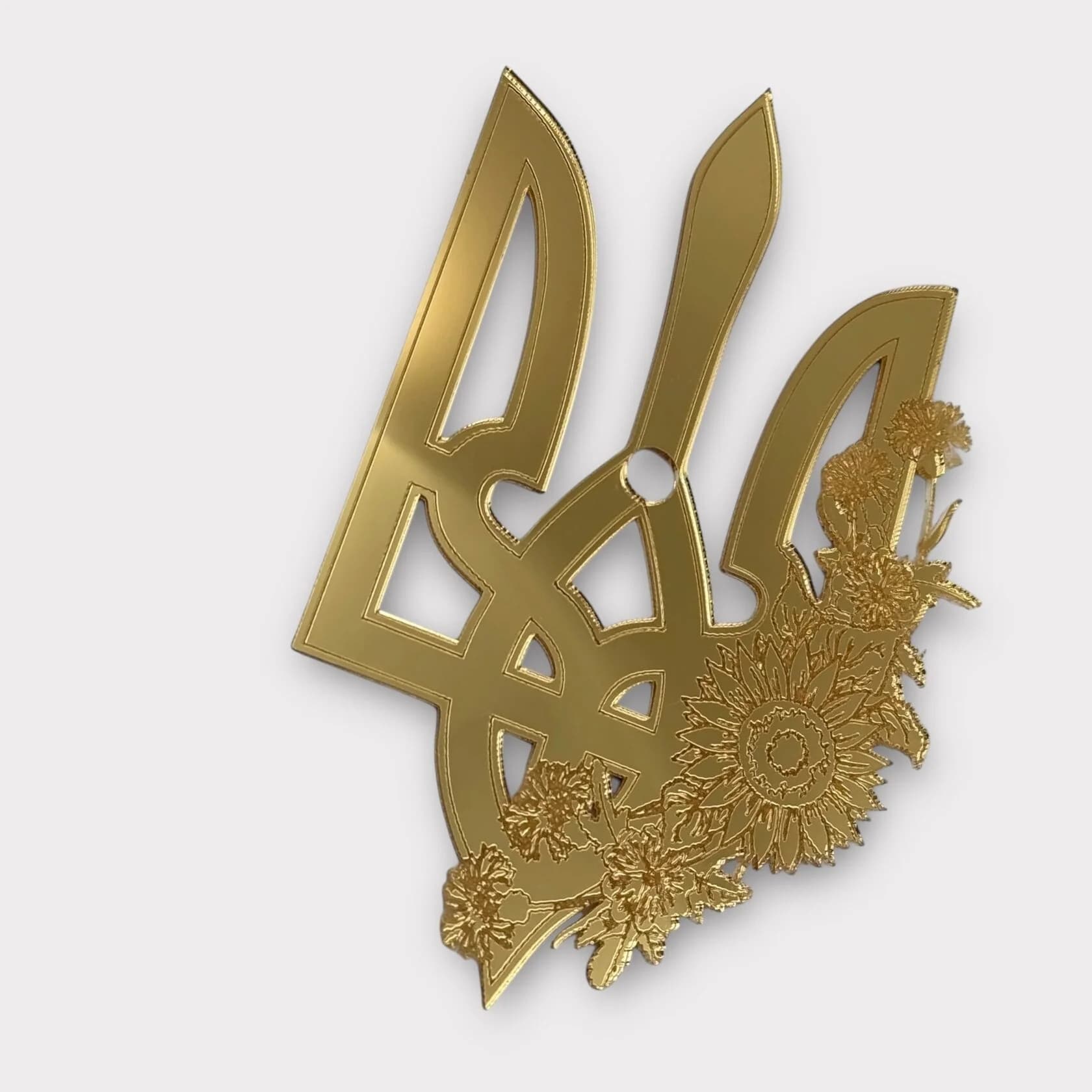 https://tvoryznamy.com/media/media/product/1763754951.477699.image.webp