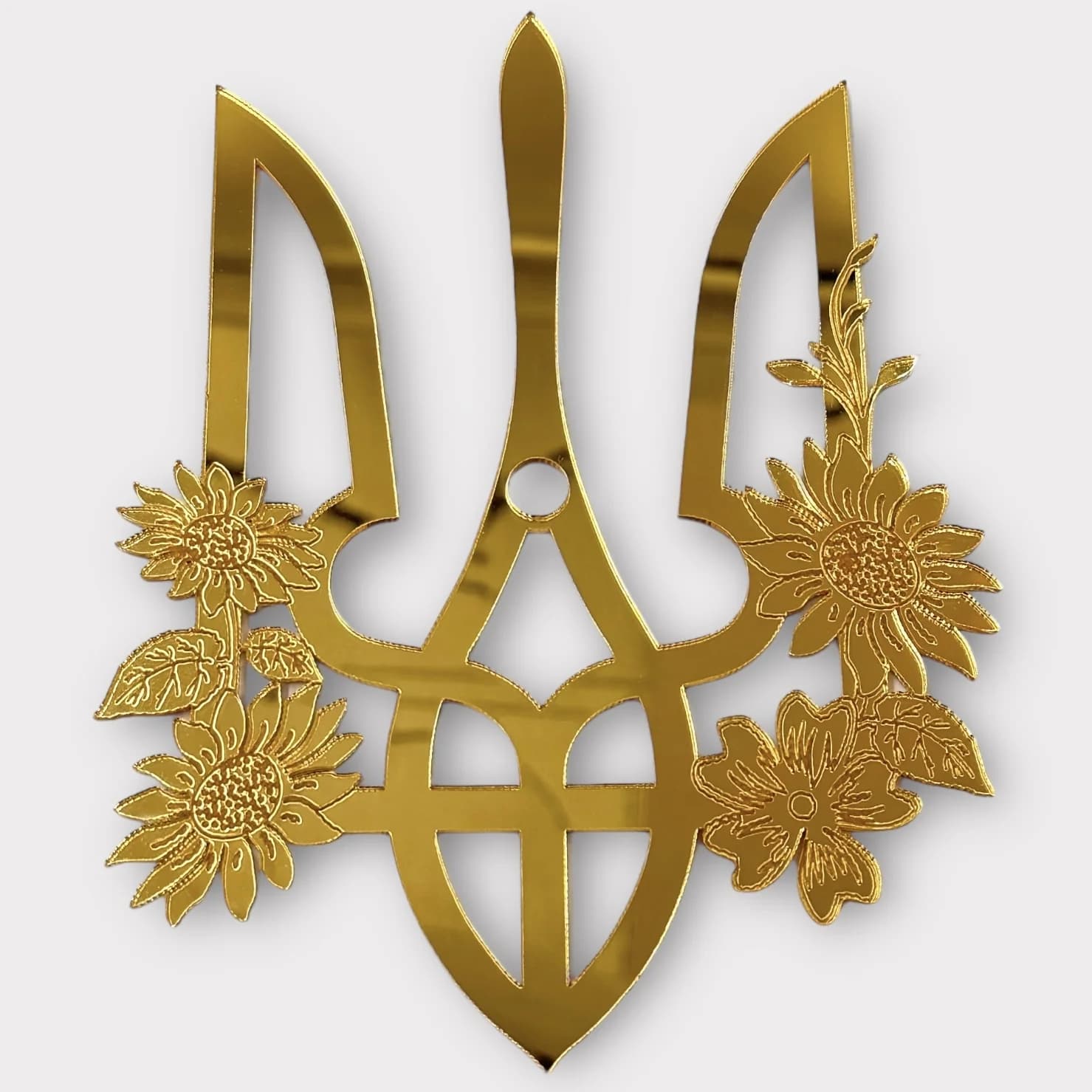 https://tvoryznamy.com/media/media/product/1763754046.9341297.image.webp