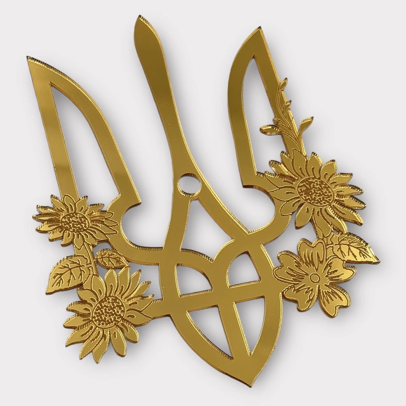 https://tvoryznamy.com/media/media/product/1763754046.9384809.image.webp